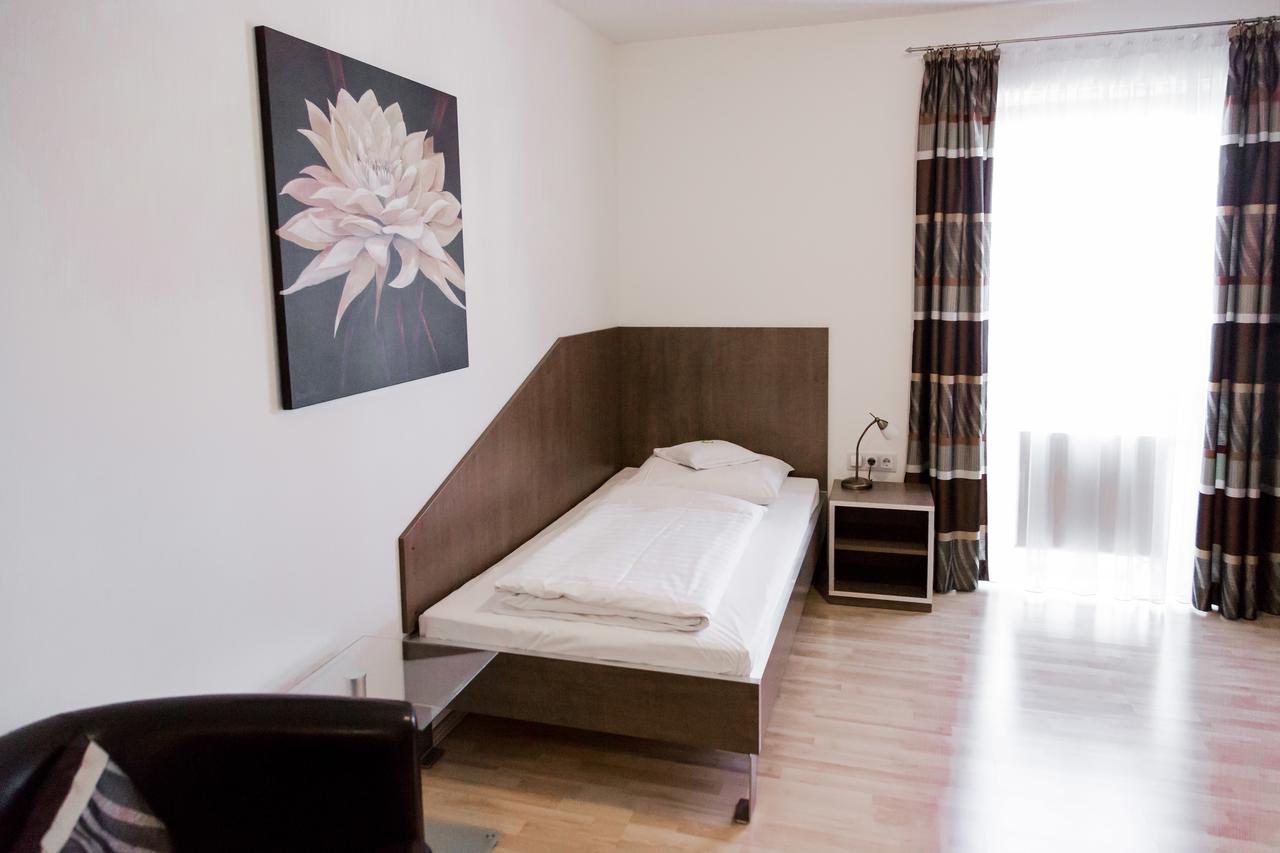 Aparthotel Othello Динголфинг Екстериор снимка